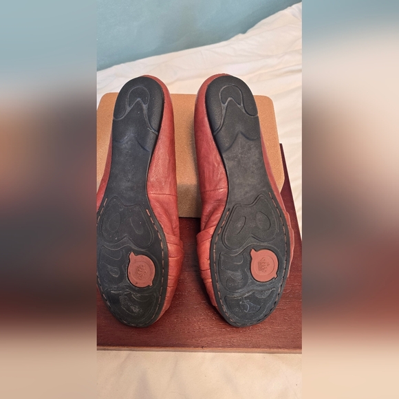 Born Women's Chestnut Brown Leather Flats with Bow - Picture 3 of 4